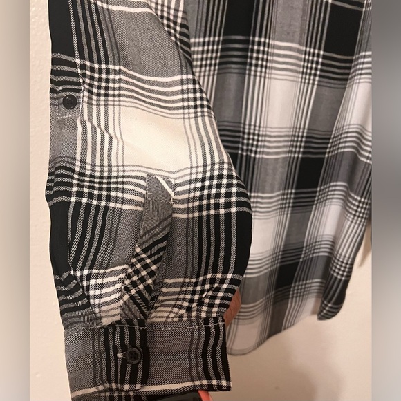 EUC Caffe’ Marrakesh Plaid Black and White Button Down Top size 2X - Picture 3 of 5